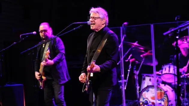 getty_stevemillerband_071725959730