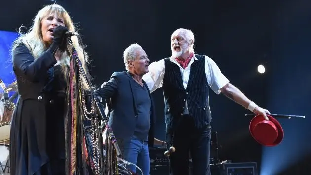 getty_fleetwoodmac_071725933335