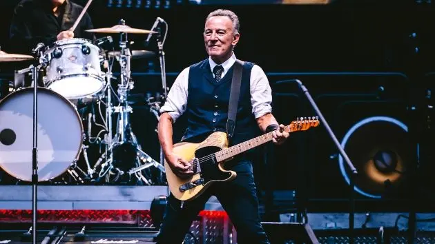 getty_brucespringsteen_072125405404