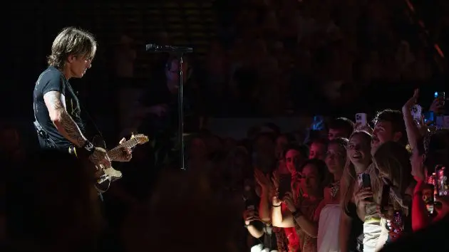 m_keithurbancmafestabcaltcrowdvisible936837