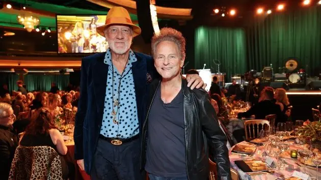 getty_mickfleetwoodlindseybuckingham_08262517252