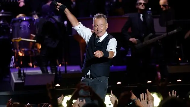 getty_brucespringsteen_100325147860
