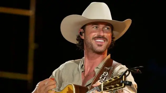 m_rileygreen_disney20larry20mccormack_110425252682