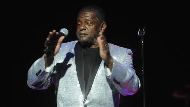 getty_carlcarlton_121525464453