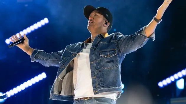 m_lukebryancmafest2025abcarmsopen342131