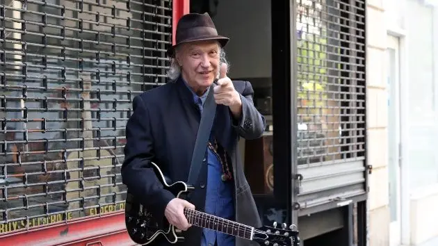 getty_davedavies_032726304276