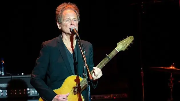 getty_lindseybuckingham_040226312498