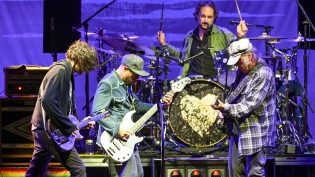 getty_neilyoungchromehearts_050726406165