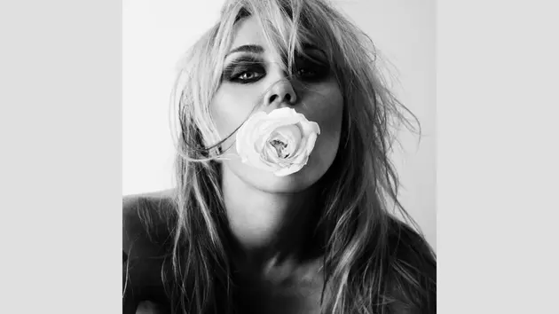 e_mileycyrusbasspersuades_090126312555