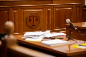 balancesignincourtroom