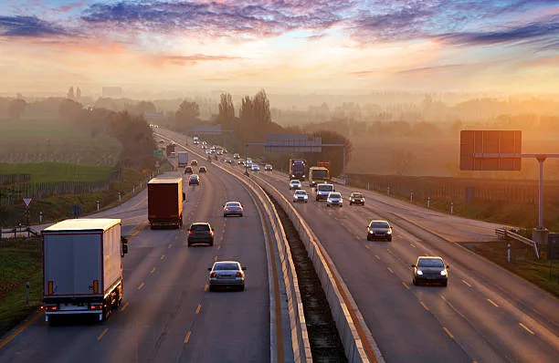 traffic-on-highway-with-cars