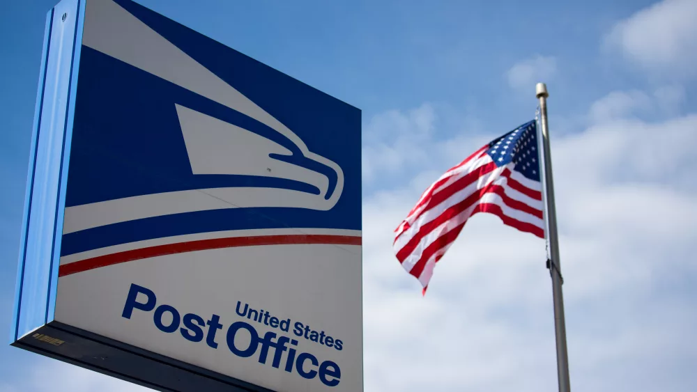 wythevilleva-usa-march112019unitedstatepostalservicesignwith
