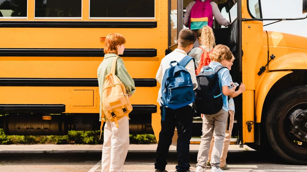 summerholidaysareover-schoolchildrenkidspupilsgroupofmixedrace