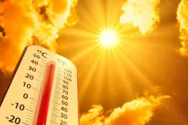 hottemperaturethermometeronyellowskywithsunshininginsummer