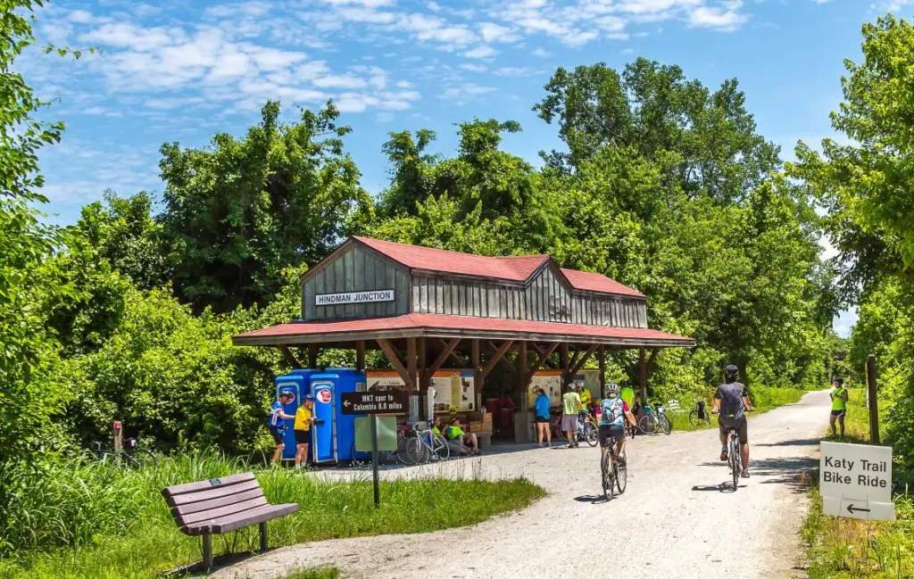 cyclists-on-katy-trail-web-dennis-coello