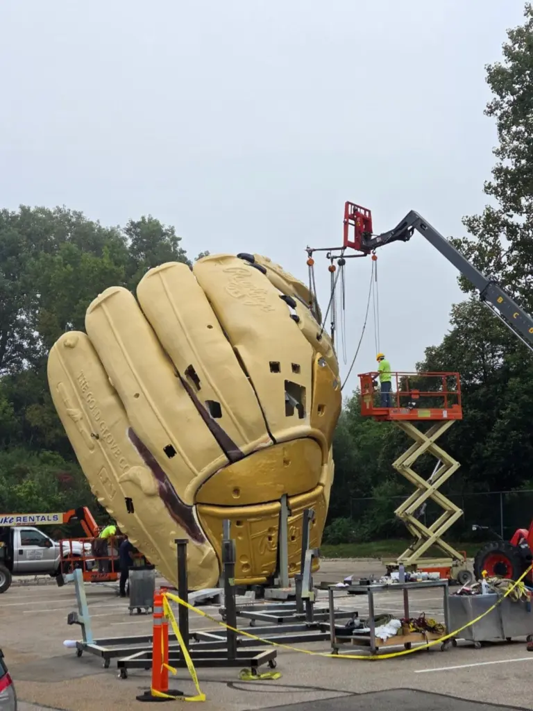 giant-rawlings-glove