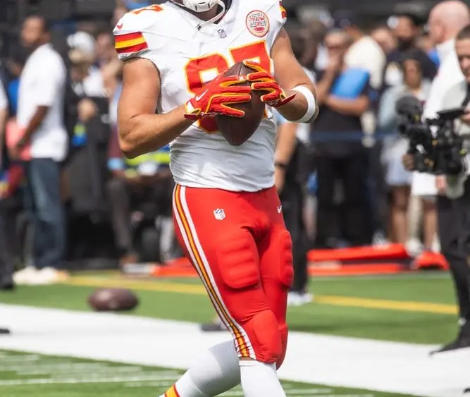 kcchiefstieendtraviskelce87warmsupprior