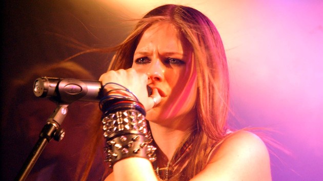 getty_avrillavigne_031022
