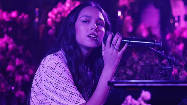 m_olivia_rodrigo_041422