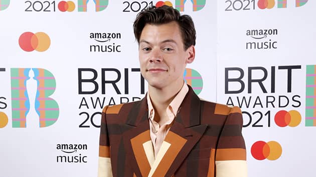 Harry Styles will dress in pajamas to read bedtime story to British children