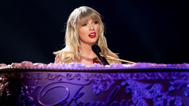 getty_taylorswiftpiano_052522