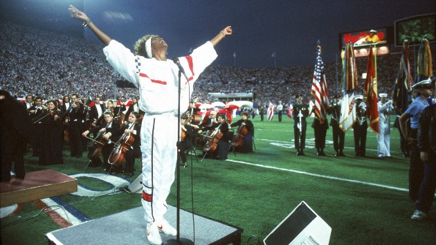 getty_whitneyhoustonsuperbowlanthem_021023615224