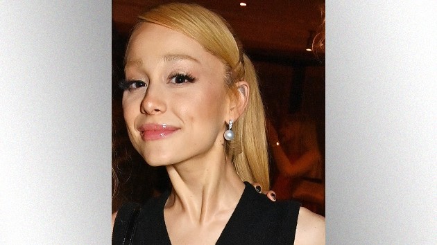 getty_arianagrandeblondeforwicked_041623757207
