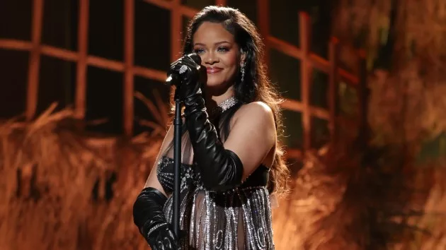 m_rihannaatoscars_041123_0917619