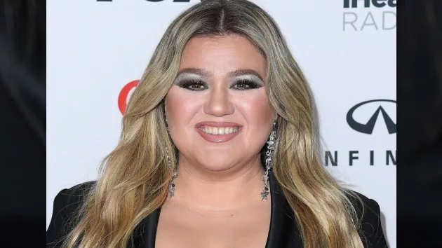 getty_kellyclarkson_06292328887