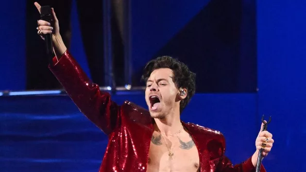 getty_harrystylesredjacketbrits_072323580733