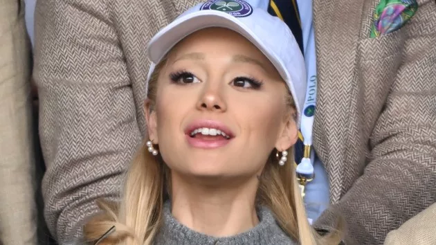 getty_arianablondeatwimbledon2_090123884042