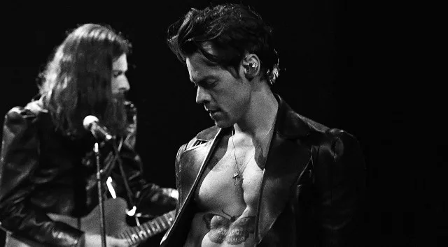 getty_harrystylesgrammyblackandwhite_091223230916
