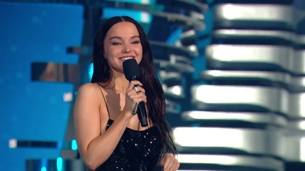 m_dovecameronmtvvmas_091323893337