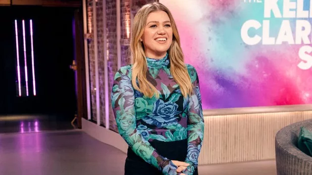 m_kellyclarkson_11102321282