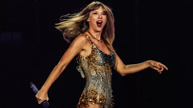 getty_taylorswiftmouthopen_101123553945