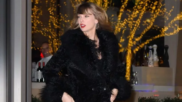 getty_taylorswiftatpremiere_120723626318