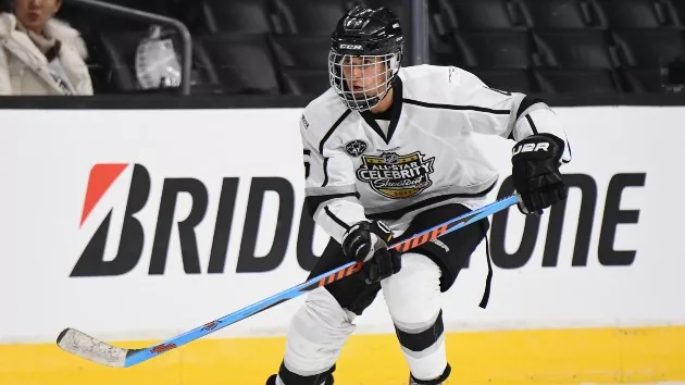 getty_justinbieberhockey_011124742194