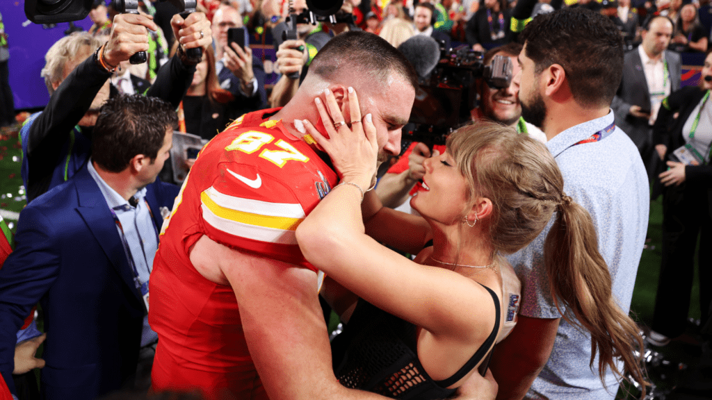 getty_taylorswifttraviskelcesuperbowl_021324485467