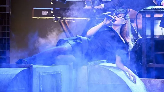 m_arianagrandetonightshow_060724722384