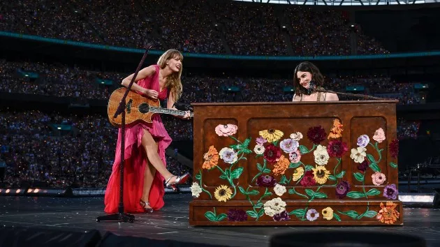 getty_taylorswiftandgracieabrams_0624248493