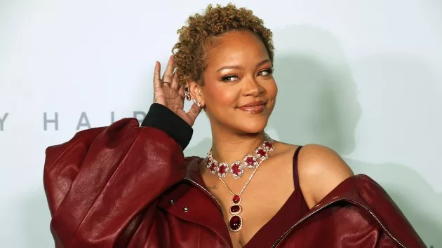getty_rihannashorthair_062724153070