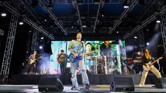 getty_maroon5_062024748388
