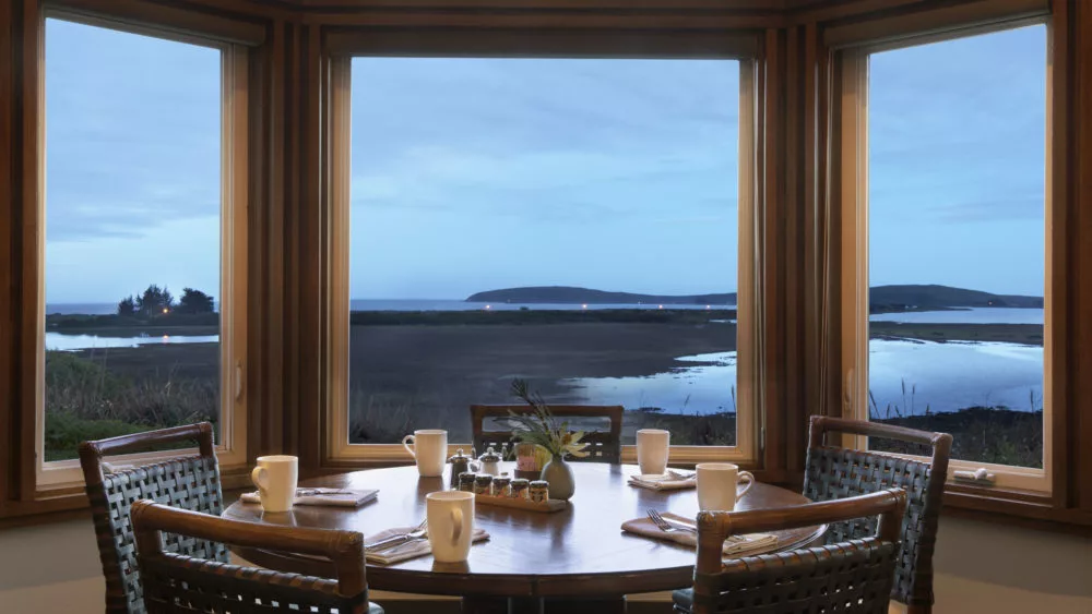 drakes-sonoma-coast-interior-3_credit-paul-dyer-1000x563614236-1