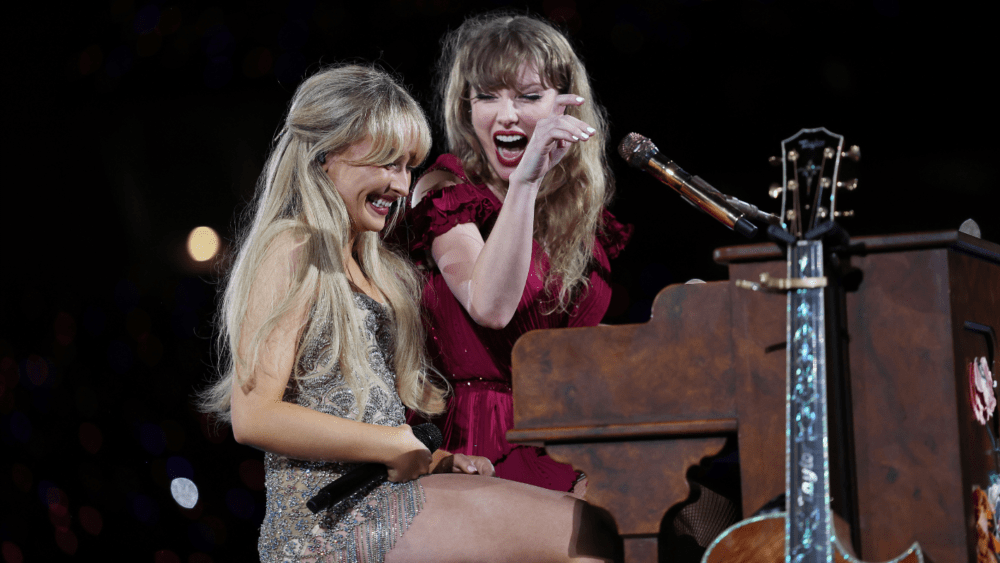 getty_sabrinacarpentertaylorswift_082324802345