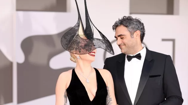 getty_ladygagaandmichaelpolanskyvenicecarpet162563