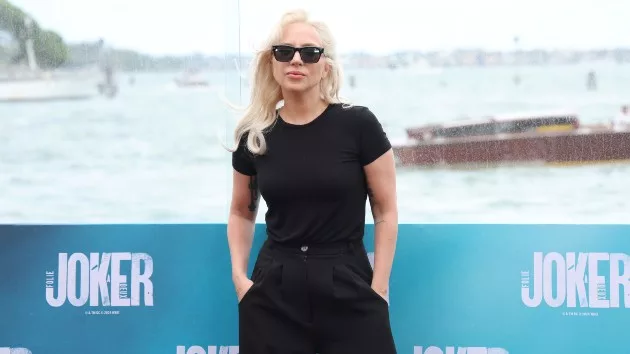 getty_ladygagablacktee_090524313213