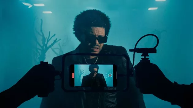 m_theweekndvideostill_091124924994