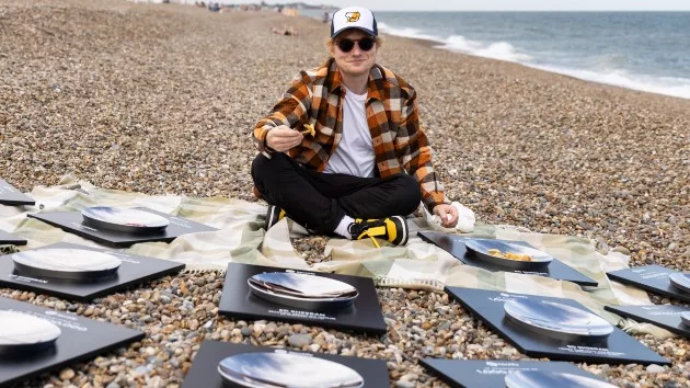 m_edsheeranonbeach_09262469013