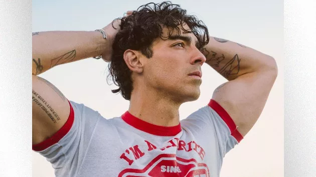 m_joejonas2_gleesonpaulino_100424726265