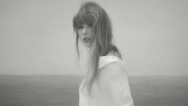 m_taylorswiftalbatross_04202435426